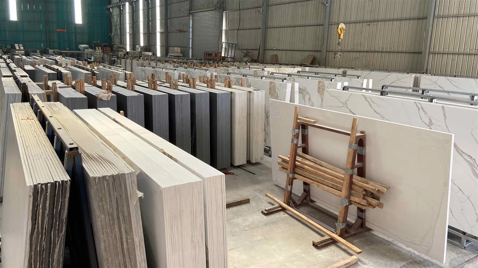 Glossy porcelain slabs for custom projects Glossy porcelain slabs for custom projects